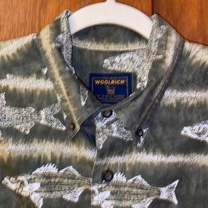 Woolrich 100% Cotton Short Sleeve Button-Down Shirt. Palm Walleye Pattern-Medium